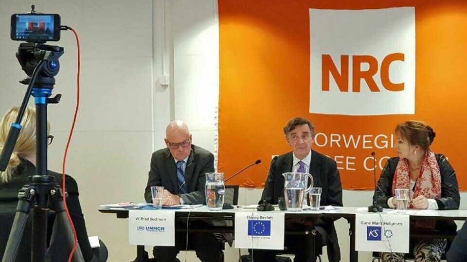 NY FLYKTNINGEØKT: Wilfried Buchorn, FNs Høykommisær for Flyktningers representant for Nord-Europa, og Thierry Bechét, leder av EU-delegasjonen i Norge, roser Norge. KS-leder Gunn Marit Helgesen oppfordrer regjeringen til å ta imot fler.