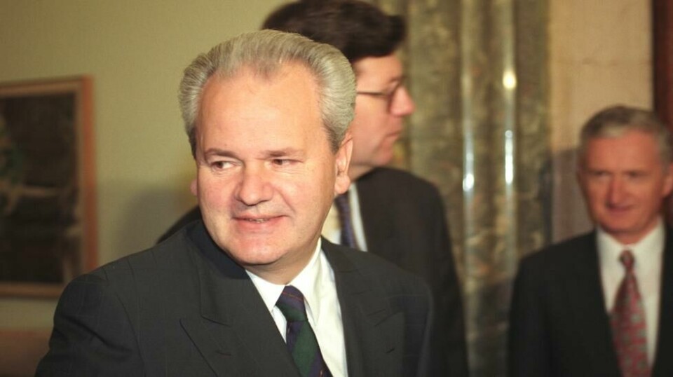 DØDE I FENGSEL: Jugoslavias, deretter Serbias president Slobodan Milosevic, her med besøk av den norske utenriksminister Bjørn Tore Godal i mars 1995, døde i fengsel i Nederland i 2006. Der satt han fem år uten noen dom.