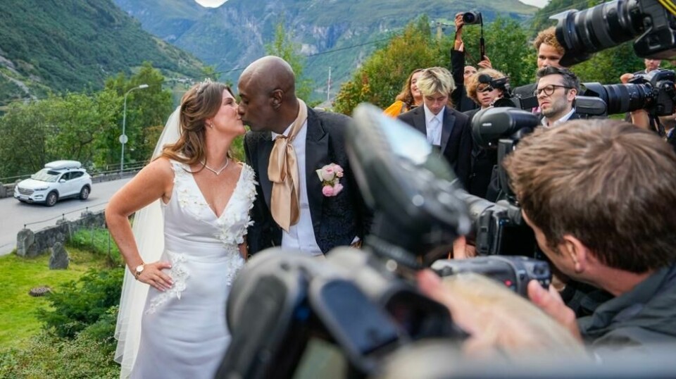 Prinsesse Märtha Louise og Durek Verret ankommer bryllupsfesten sin på Hotel Union i Geiranger lørdag.