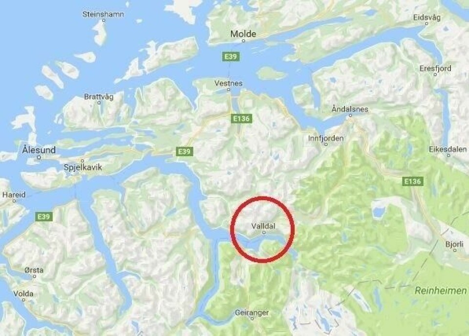 En omkommet og flere skadd i bussulykke på Sunnmøre