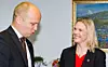 POPULISTER?: Sylvi Listhaug (Frp) og Trygve Slagsvold Vedum (Sp) får kritikk av Trine Skei Grande. Her fra regjeringsskifte i 2013. Foto: Vegard Wivestad Grøtt / NTB scanpix
