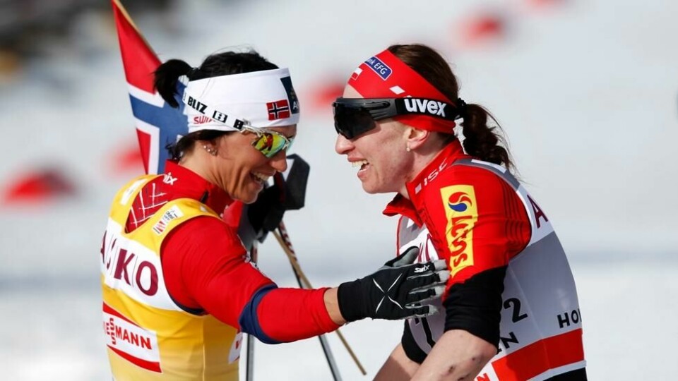 Marit Bjørgen (t.v.) og Justyna Kowalczyk etter 30 kilometer fellesstart i verdenscupen i langrenn klassisk stil i Holmenkollen 2012. Foto: Erlend Aas / NTB Marit Bjørgen (t.v.) og Justyna Kowalczyk etter 30 kilometer fellesstart i verdenscupen i langrenn klassisk stil i Holmenkollen 2012. Foto: Erlend Aas / NTB