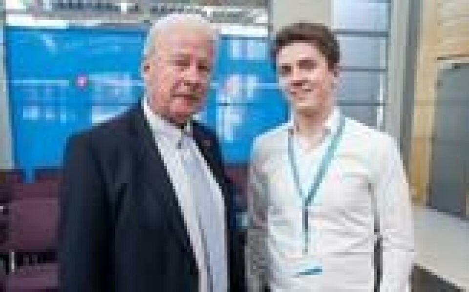 Carl I. Hagen (t.v.) og Fredrik Juel Hagen, sentralstyremedlem i FpU på Fremskrittspartiet (FrP) sitt landsmøte på Gardermoen lørdag. Carl I. Hagen (t.v.) og Fredrik Juel Hagen, sentralstyremedlem i FpU på Fremskrittspartiet (FrP) sitt landsmøte på Gardermoen lørdag. Foto: Audun Braastad / NTB scanpix