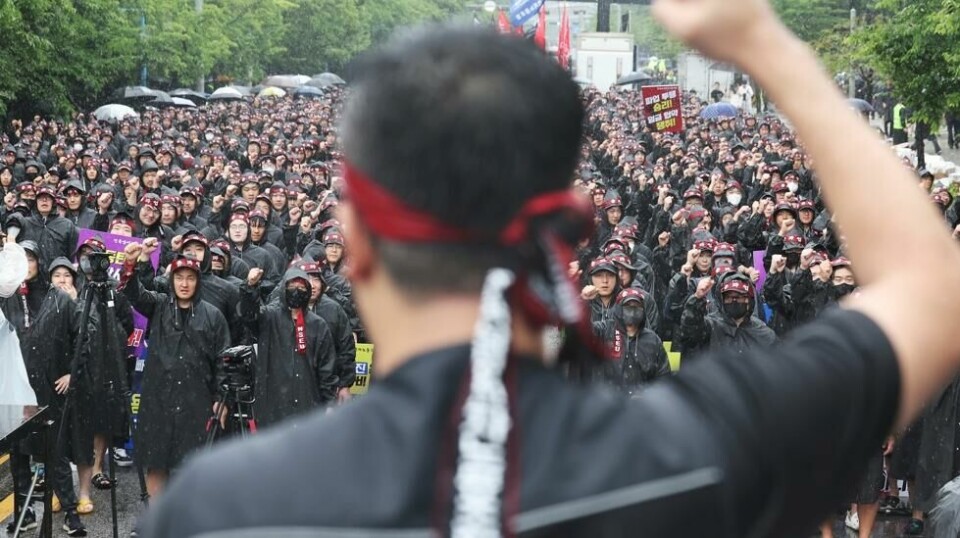 Tusenvis av Samsung-ansatte i Sør-Korea forlenger streiken på ubestemt tid. Foto: Yonhap / AP / NTB