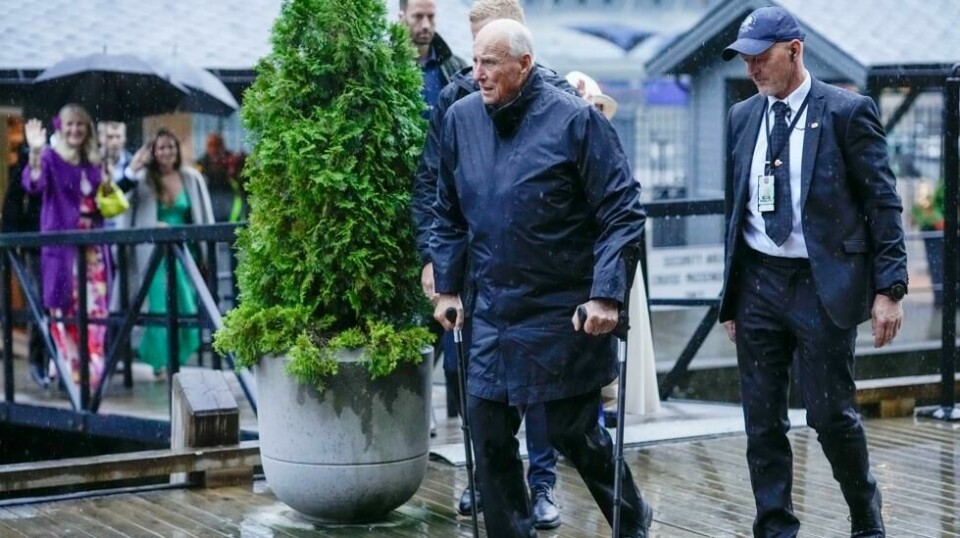 Märtha Louise og Durek Verrett Bryllup GeirangerGeiranger 20240830. Kong Harald ankommer fra Kongeskipet til temafest på Hotel Union fredag kveld. Lørdag gifter Märtha Louise og Durek Verrett seg på Hotel Union i Geiranger. Foto: Cornelius Poppe / NTB