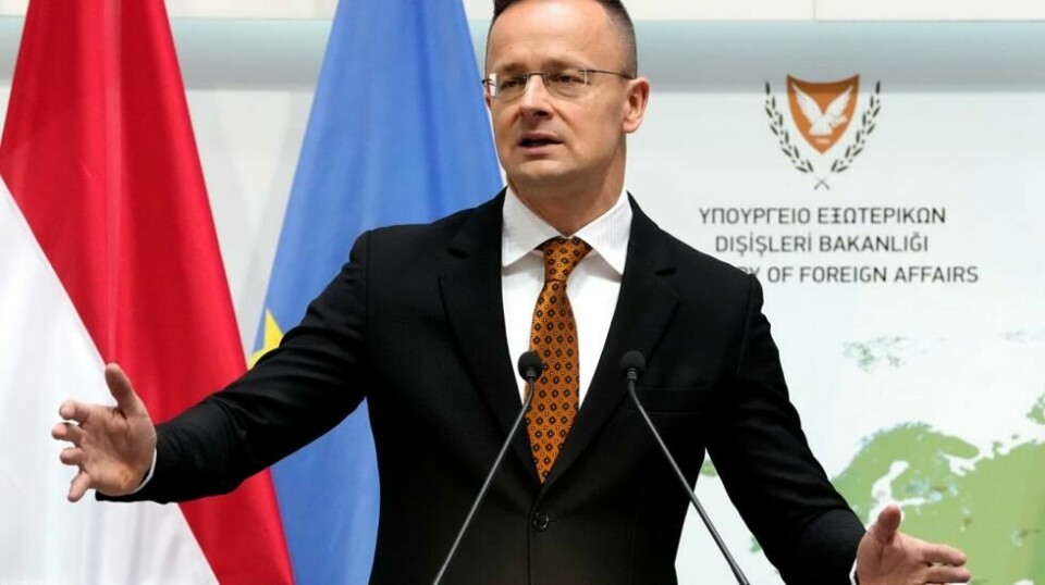 Ungarns utenriksminister Peter Szijjarto sier landet skal signere en ny avtale med russiske Gazprom torsdag. Foto: Petros Karadjias / AP / NTB