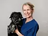 Veterinær Sasja Rygg og hunden Pippi. Foto: AniCura