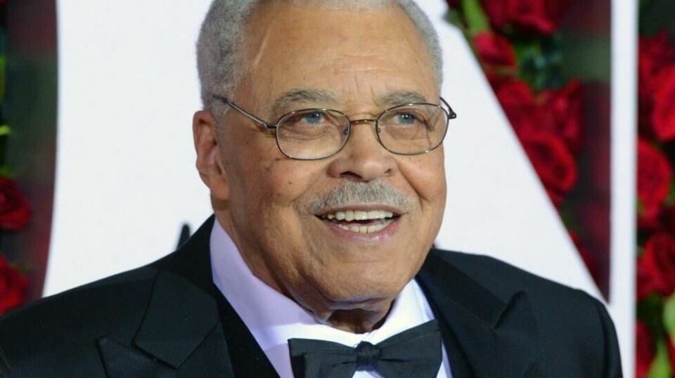 Den amerikanske skuespillerne James Earl Jones døde mandag morgen. Mannen som blant annet ga stemme til Darth Vader, ble 93 år gammel. Arkivfoto: Charles Sykes/ Invision / AP / NTB