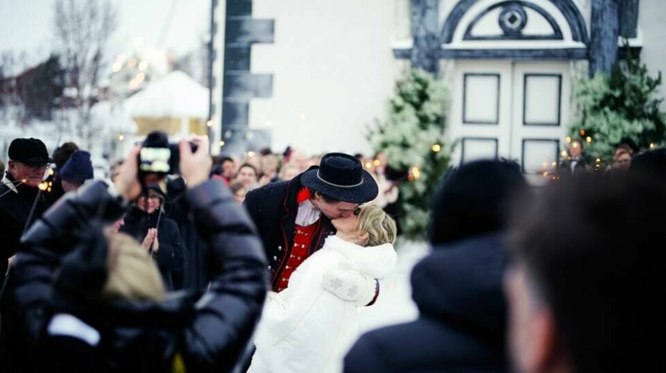 Therese Johaug og Nils Jakob Hoff giftet seg i Røros kirke nyttårsaften.