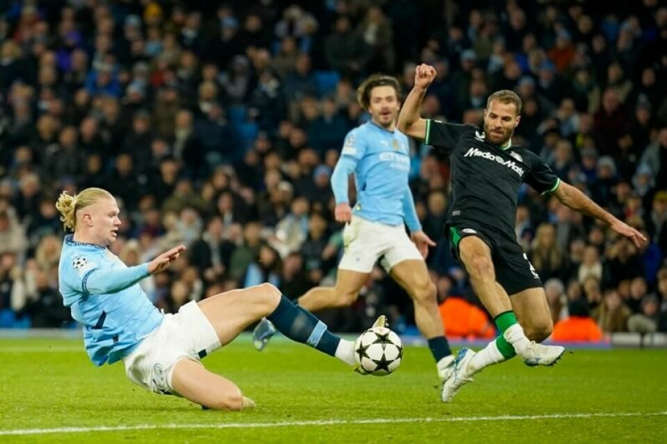 Erling Braut Haaland scorer Manchester Citys 3-0-mål mot Feyenoord, hans 46. mesterligamål.