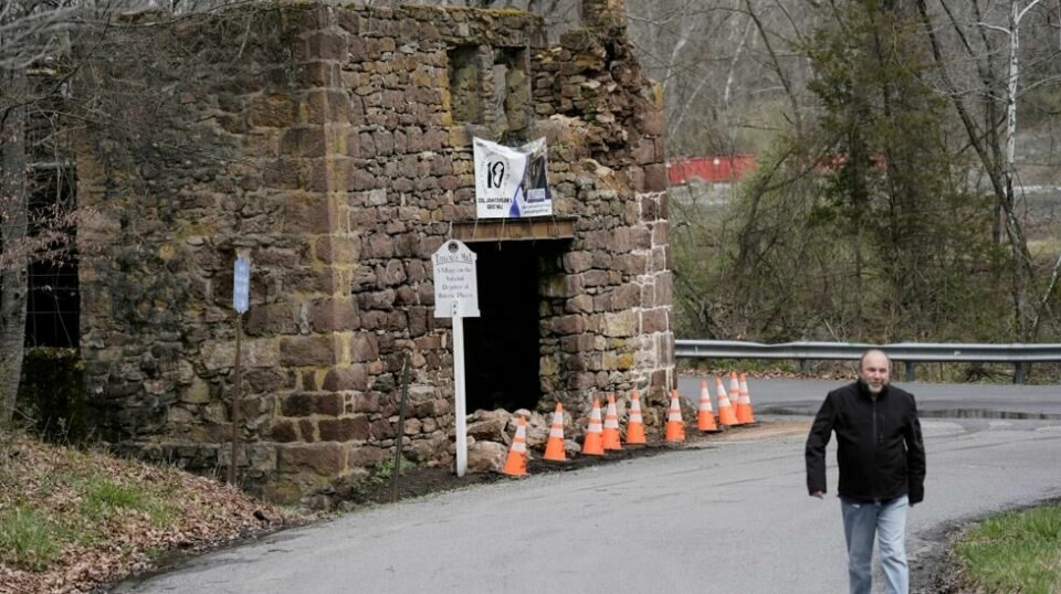 Jordskjelvet gjorde at en del steiner falt av ruinene etter en mølle fra 1700-tallet i byen Lebanon i delstaten New Jersey. Foto: Matt Rourke / AP / NTB
