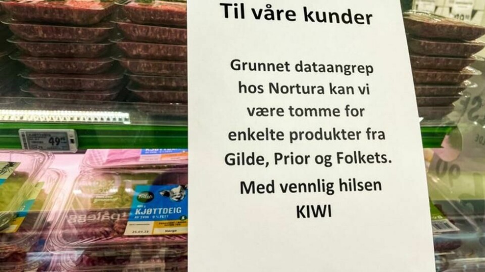 Angrepet skapte store problemer for leveransene fra Nortura ut til butikkene. Her fra en Kiwi-butikk med informasjon om dataangrepet.
