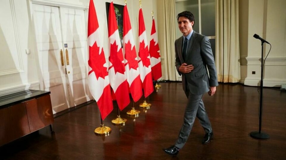 Justin Trudeau etter en pressekonferanse i London søndag.
