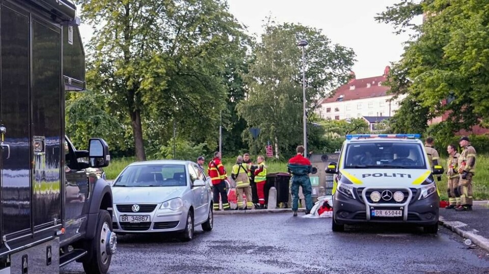 Biler og mannskap fra nødetatene på Rodeløkka i Oslo, etter mulig funn av det giftige stoffet ricin.