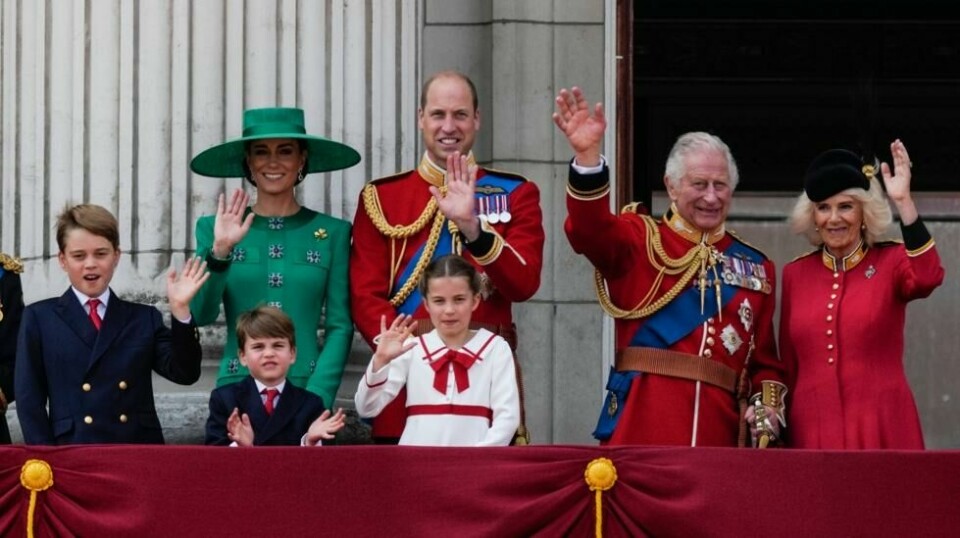 Prinse George, Kate, Prinsesse av Wales, Prinse Louis, Prinse William, Prinsesse Charlotte, kong Charles III og dronning Camilla.