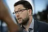 UØNSKET: Partileder Jimmy Åkesson i Sverigedemokraterna støttes av en femtedel av velgerne i Sverige, men er uønsket hos Nobelstiftelsen. Foto: Stina Stjernkvist / TT / NTB scanpix