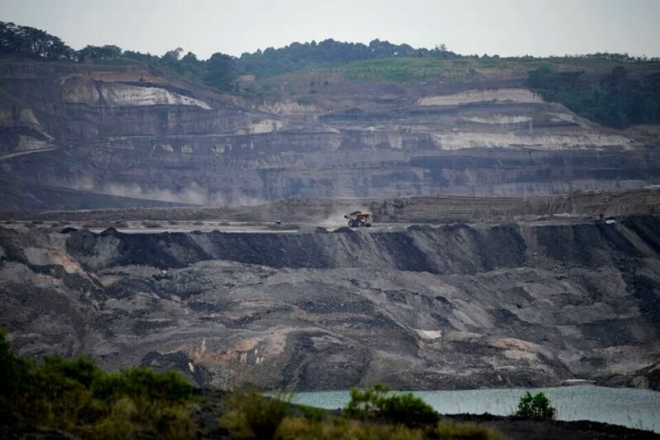 Et dagbrudd for utvinning av kull i Indonesia i provinsen Øst-Kalimantan, som opprinnelig stort sett var dekket av regnskog. Miljøskader som følge av ulike former for økonomisk aktivitet har enorme kostnader, ifølge den nye rapporten fra FNs naturpanel.
