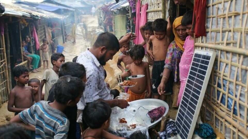 Rohingyaer i en provisorisk leir nær Kutupalong flyktningleir i Bangladesh. Foto: Zakir Hossain Chowdhury / AP / NTB scanpix