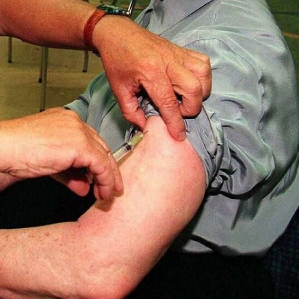 Folkehelsa oppfordrer nå alle personer over 65 år til å ta pneumokokkvaksine samtidig som de vaksinerer seg mot influensa. (NTB-arkivfoto: Lise Åserud) Helse / vaksine / eldre ARKIV 1-6-97 FL. 39124