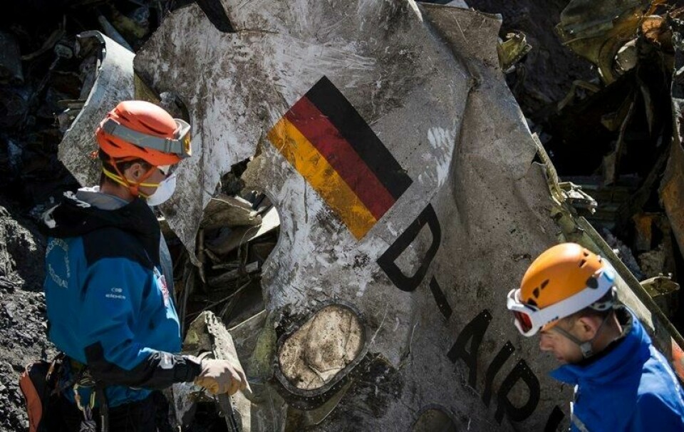 Franske redningsarbeidere jobber i Germanwings-vraket.