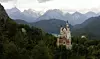 Neuschwanstein ligger i fantastiske omgivelser. Slottet skal være forbilde for slottene i Walt Disneys eventyrunivers. Foto: AP Photo/Christof Stache