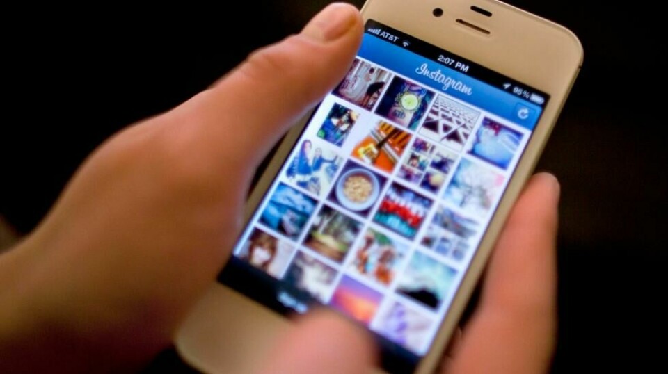 Stadig flere godt voksne bruker sosiale medier som Instagram og Snapchat. Ungdommen mener de voksne tar over de sosiale kanalene. Foto: AP Photo/Karly Domb Sadof