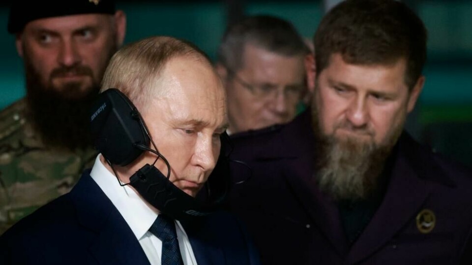 Tsjetsjenias leder Ramzan Kadyrov går hardt ut mot politikere som angivelig er ute etter å få ham drept. Her sammen med sine nære allierte, president Vladimir Putin.