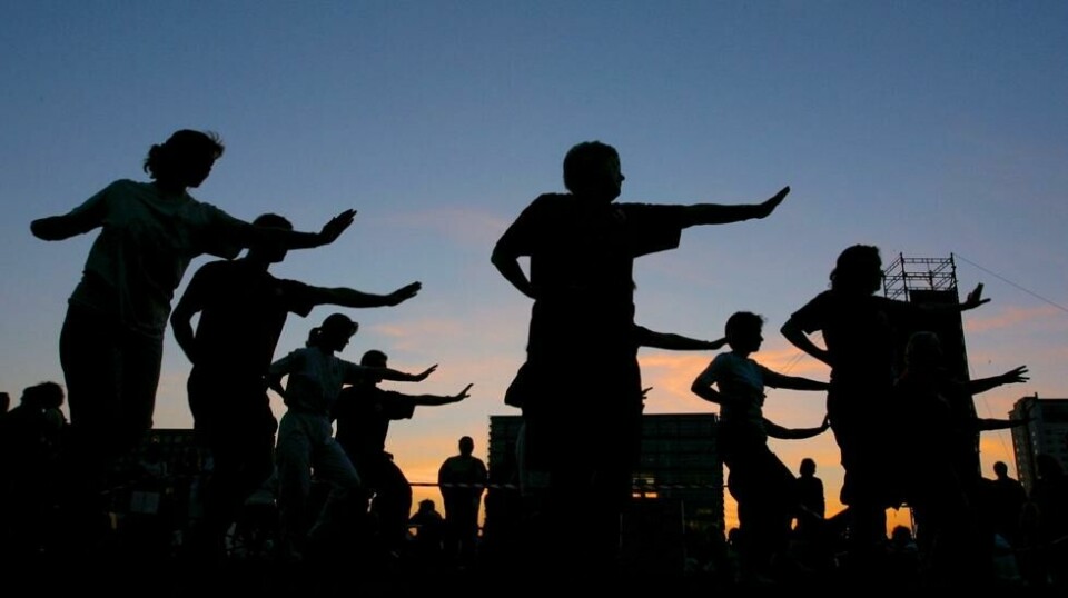 Den fredelige treningsformen tai chi har blitt sentral i en ny rasisme-storm på King's College i London.