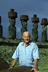 Thor Heyerdahl besøkte Påskeøya igjen i 1998. Foto: Knut Snare / NTB