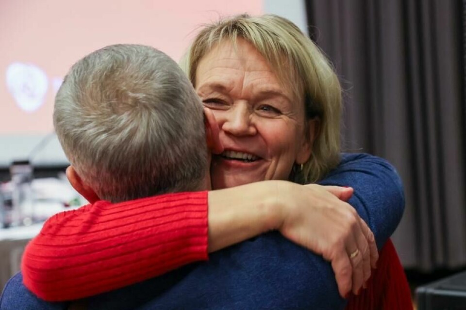 Bente Estil ble gratulert etter at hun vant førsteplassen på Nord-Trøndelag Aps stortingsliste under nominasjonsmøtet i Stjørdal lørdag. Bente Estil ble gratulert etter at hun vant førsteplassen på Nord-Trøndelag Aps stortingsliste under nominasjonsmøtet i Stjørdal lørdag. Foto: Javad Parsa / NTB