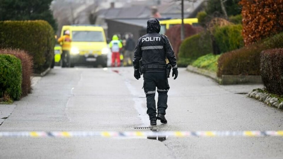 Et større område på Klepp er være sperret av. Det er store ressurser på stedet med flere bevæpnede politistyrker, ambulanse og brannvesen.
