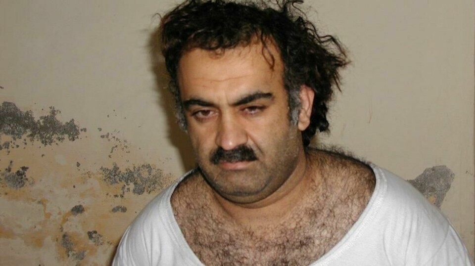 Khalid Sheikh Mohammed antas å være hovedhjernen bak terrorangrepene 11. september 2001, og bildet ble tatt kort tid etter pågripelsen av ham i 2003. Foto: AP / AP / NTB