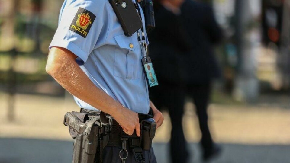 Bevæpnet politi under gudstjenesten i Oslo domkirke, 10 år etter terrorangrepet 22. Juli 2011. Nå kan dette bli standardutrustningen for politiet i hele Norge etter at også KrF går inn for generell bevæpning.