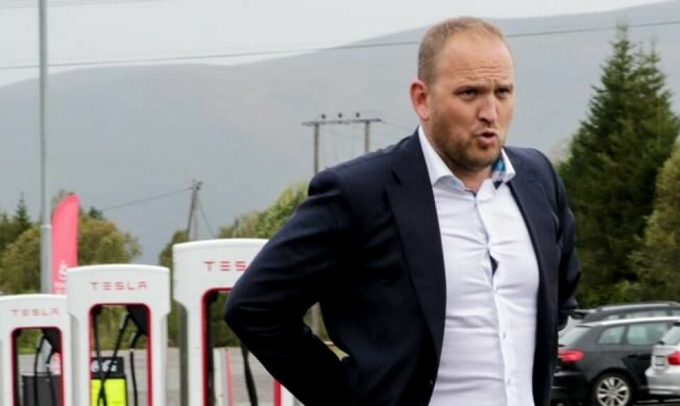 Samferdselsminister Jon Georg Dale (Frp) vil be Statens vegvesen intensivere sine kontroller for å avdekke ulovlig kjøring i persontransportbransjen ved Torp flyplass. Samferdselsminister Jon Georg Dale (Frp) vil be Statens vegvesen intensivere sine kontroller for å avdekke ulovlig kjøring i persontransportbransjen ved Torp flyplass. Foto: Vidar Ruud / NTB scanpix