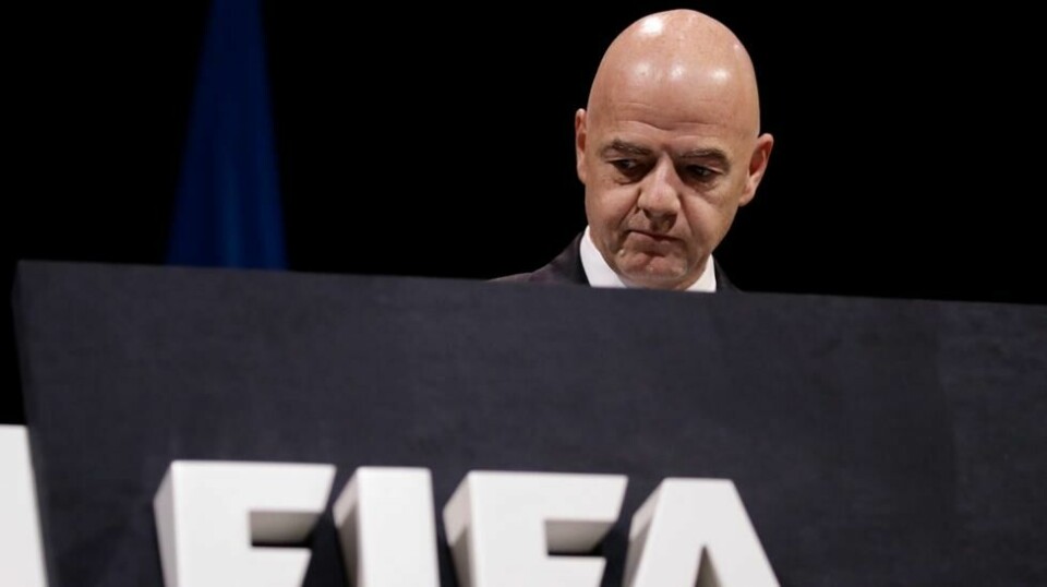 Fifa-president Gianni Infantino, her under Fifa-kongressen i Paris i 2019, slo fast at politikk ikke skal blandes inn og droppet gjennomføring avstemning over det palestinske forslaget. Foto: Alessandra Tarantino / AP / NTB