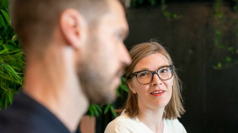 Daværende leder Bjørnar Moxnes og nestleder Marie Sneve Martinussen fotografert under Rødt sin oppsummerende pressekonferanse før sommeren, og før solbrille-saken sprakk.