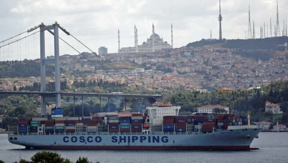 Omlag 48.000 skip passerer årlig gjennom Bosporosstredet i sentrum av Istanbul. Foto: Reuters / NTB scanpix. Omlag 48.000 skip passerer årlig gjennom Bosporosstredet i sentrum av Istanbul. Foto: Reuters / NTB scanpix.