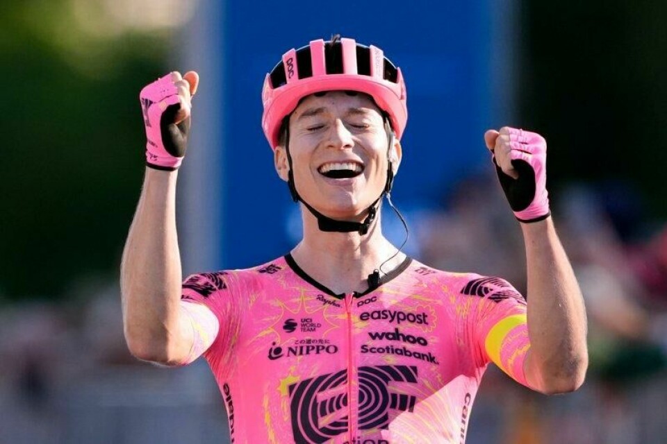 Neilson Powless vant verdenstourrittet Dwars door Vlaanderen etter en uimotståelig spurt.
