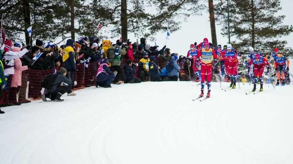 Hvem skal eie rettighetene til verdenscuprenn arrangert i for eksempel Holmenkollen. Er det FIS sentralt? Eller Norges Skiforbund nasjonalt? Foto: Beate Oma Dahle / NTB.