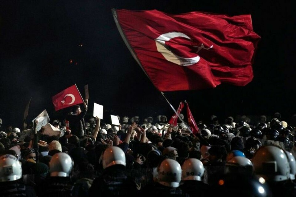 Pågripelsen av Istanbul-ordfører Ekrem Imamoglu har ført til enorme protester. Fredag opplyser Imamoglus parti CHP at også advokaten hans er pågrepet.