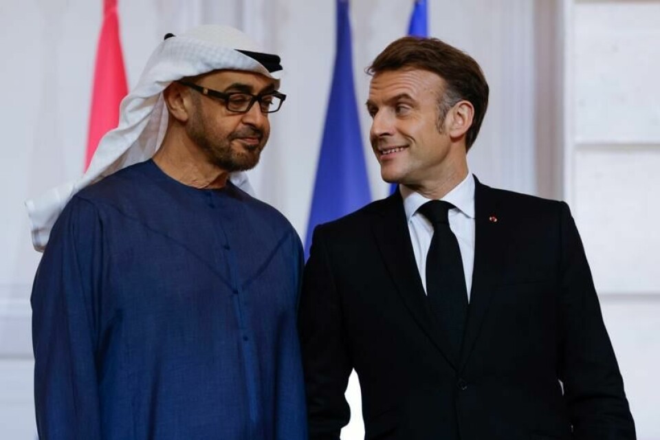 Frankrikes president Emmanuel Macron og Emiratenes president Mohamed bin Zayed al Nahyan skrev under på en større KI-avtale i Elysee-palasset i Paris torsdag.