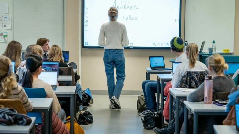 Seks av ti lærere at de har tatt elever i juks ved bruk av kunstig intelligens. Likevel har mange tatt verktøyet i bruk i klasserommet. Foto: Gorm Kallestad / NTB