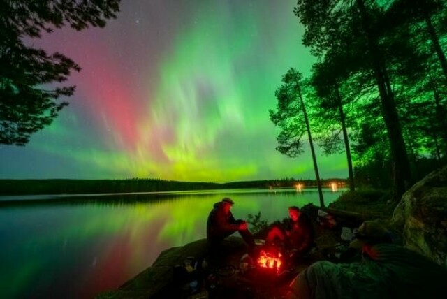 Slik så nordlyset ut over innsjøen Fjorda nord for Hønefoss i fjor høst.