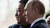 Russlands president Vladimir Putin kan få militær hjelp fra Nord-Koreas diktator Kim Jong-Un. Bildet er fra et tidligere møte i Vladivostok 25. april 2019. Foto: Alexander Zemlianichenko / AP