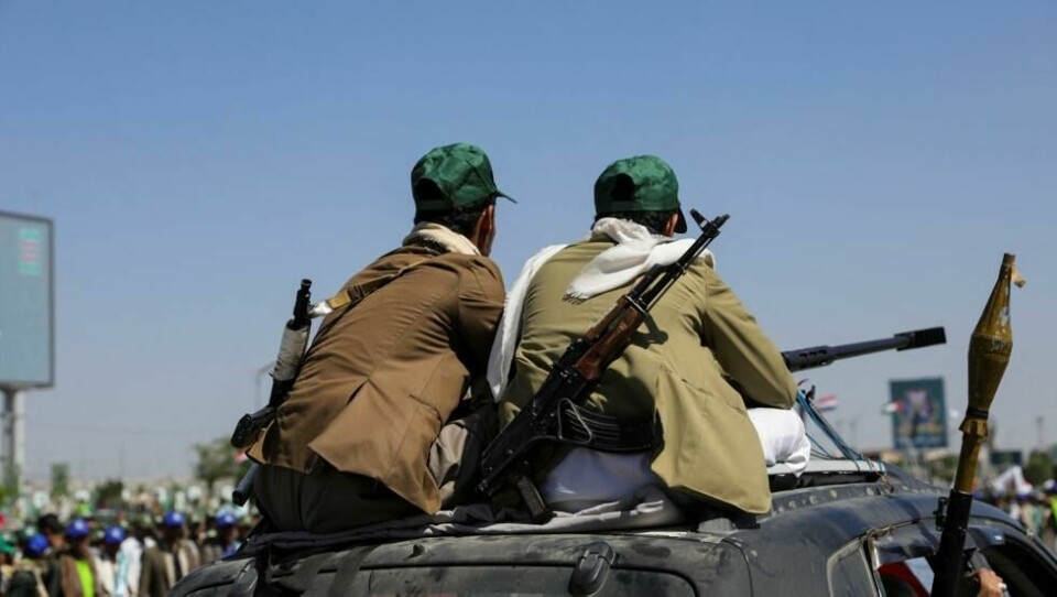 To Houthi-krigere sitter på en bil i Jemens hovedstad Sanaa. To Houthi-krigere sitter på en bil i Jemens hovedstad Sanaa. Foto: Khaled Abdullah / Reuters / NTB