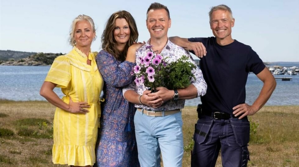 Espen Skarphagen (i midten) blir ny hageekspert i «Sommerhytta» i neste års sesong. Her avbildet med programleder Cathrine Fossum (t.v.), interiørdesigner Aina Sollie Steen og Lars Fossum.