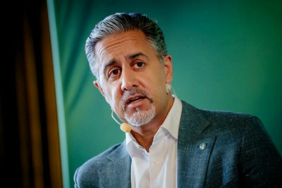 Venstre nestleder Abid Raja fikk landsmøtet med seg på å begrense hvor man skal kunne bosette flyktninger.