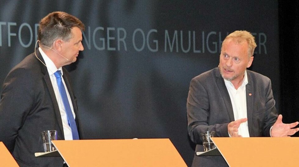 STATSSTØTTE: Justis- og beredskapsminister Tor Mikkel Wara (til v.) er imot statsstøtte til muslimske trossamfunn, men Frp lar de trossamfunnene som har mest menn i styret beholde skattekronene de får. Her er de to i klinsj under Arendalsuka.