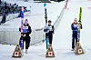 Domen Prevc fra Slovenia, Marius Lindvik, og Jan Hoerl fra Østerrike etter hoppkonkurransen i stor bakke. Foto: Terje Pedersen / NTB