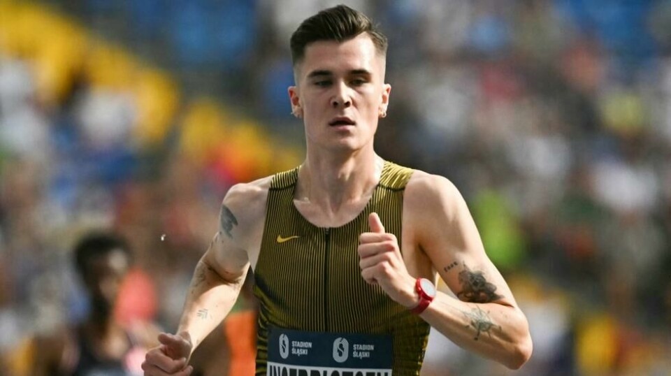 Jakob Asserson Ingebrigtsen under løpet i Polen hvor han satte verdensrekorden på 3000 meter. Foto: Sergei GAPON / AFP
